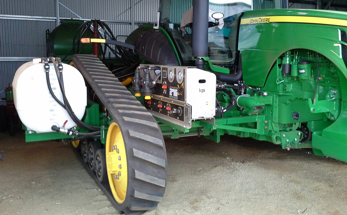 Liquid Systems (SA) Alliance 276 Dual Liquid Rate Control system mounted onto a JD Tractor